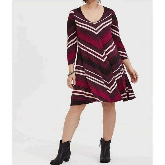 Torrid‎ Women's Stripe Jersey Mini Trapeze Dress V Neck Burgundy Plus Sz 0 Rayon - Picture 1 of 15